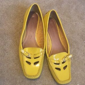 Yellow patent leather flat