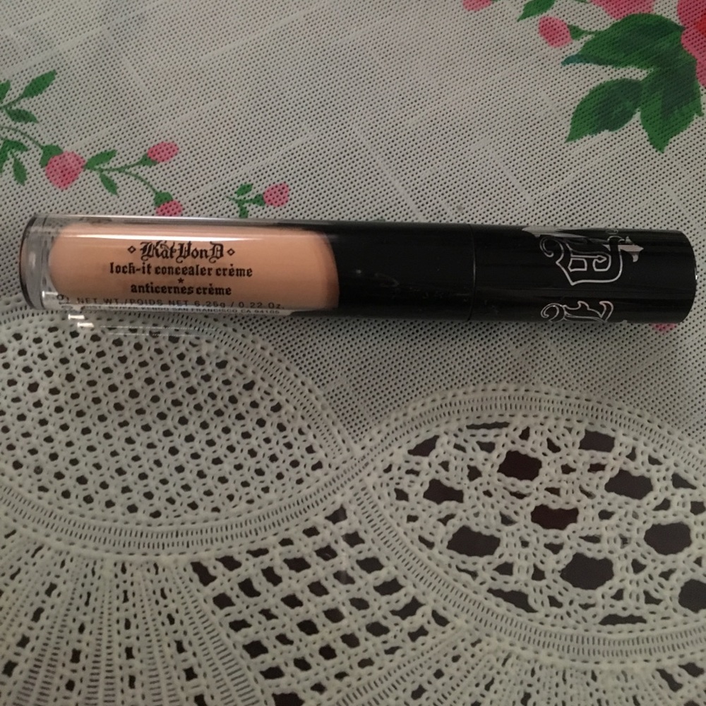 Kat Von D lock it concealer