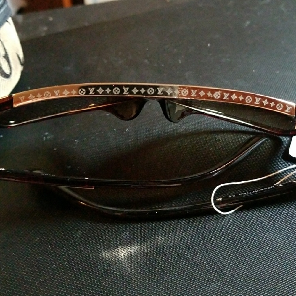Louis Vuitton sunglasses. - Picture 2 of 4