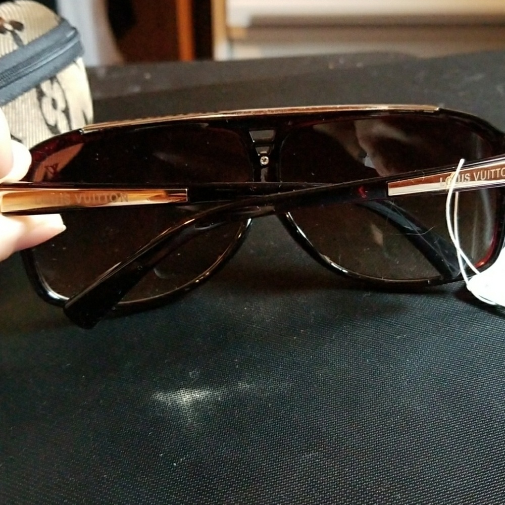Louis Vuitton sunglasses. - Picture 3 of 4