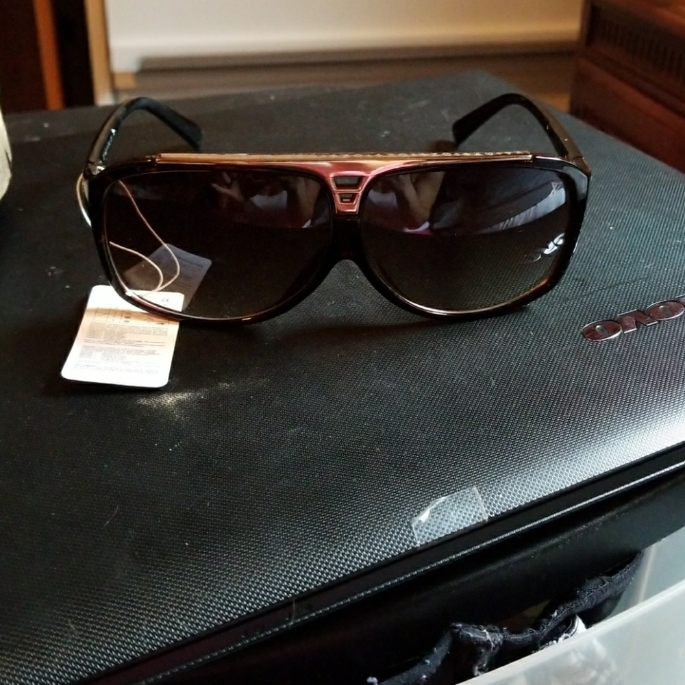 Louis Vuitton sunglasses. - Picture 4 of 4