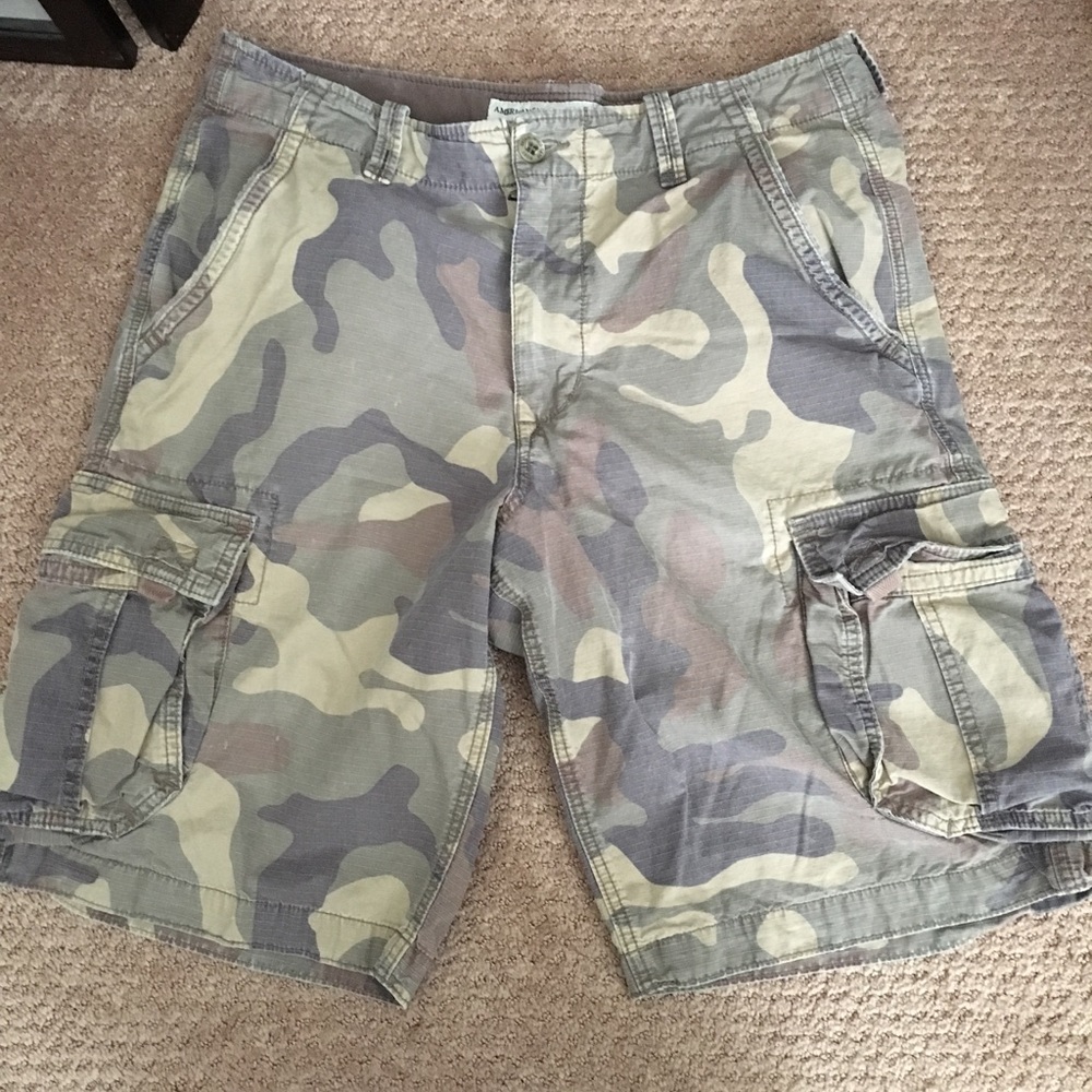 Men's American Eagle camo cargo shorts