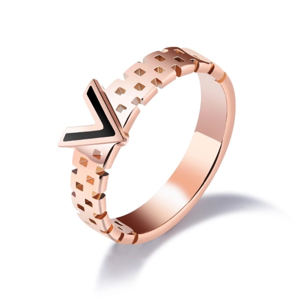 L💓V Rings size 4