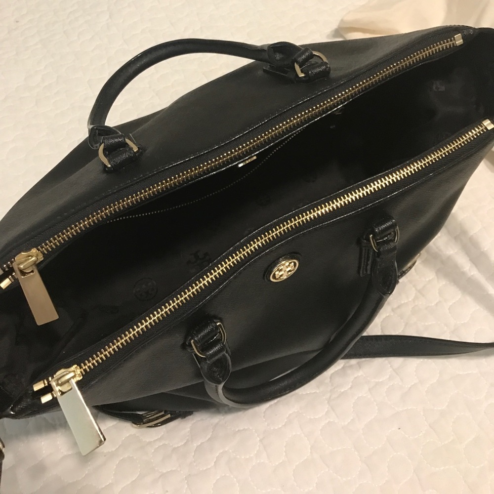 Tory Burch Robinson Handbag - Picture 3 of 8