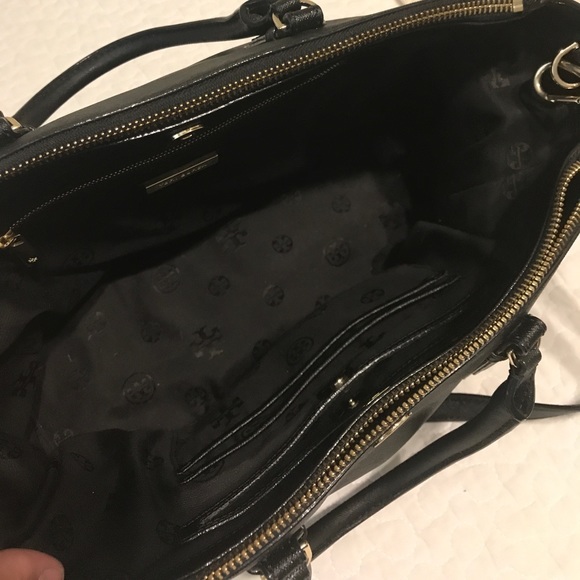 Tory Burch Robinson Handbag - Picture 5 of 8