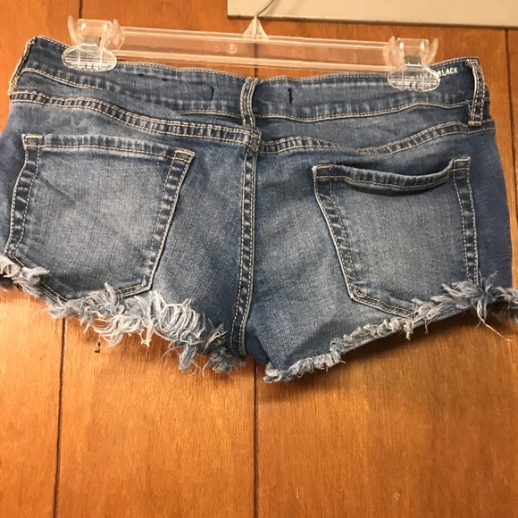 Bullhead Black Lowcut Mini Shorts - Picture 3 of 4