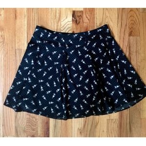 Pleated Umbrella Patterned B&W A-Line Silky Skirt