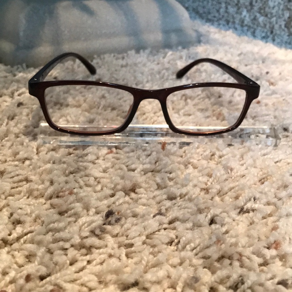 Women's fashionable – retro readers.