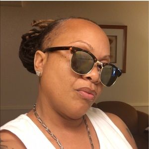 Meet your Posher, Yolanda