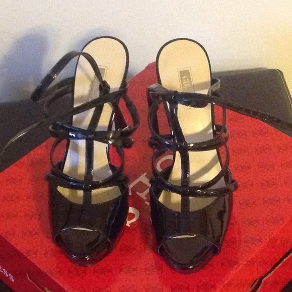 Guess Heels - Picture 4 of 5
