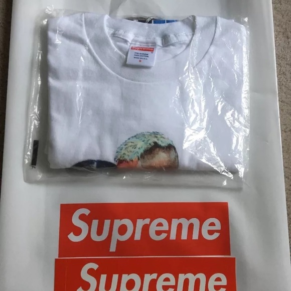 🔴🔴SOLD🔴🔴NWT Supreme FW17 kiss tee - Picture 3 of 6