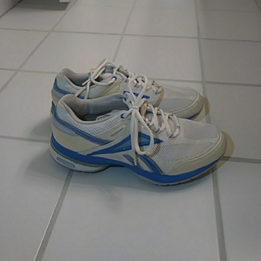Reebok smooth fit sneakers
