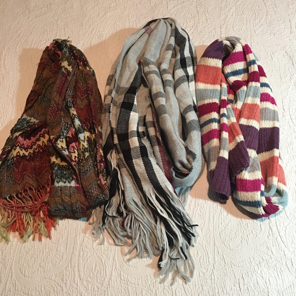 Lot of 3 scarves