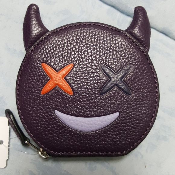 NWT Coach cheeky round coin case - Picture 2 of 6