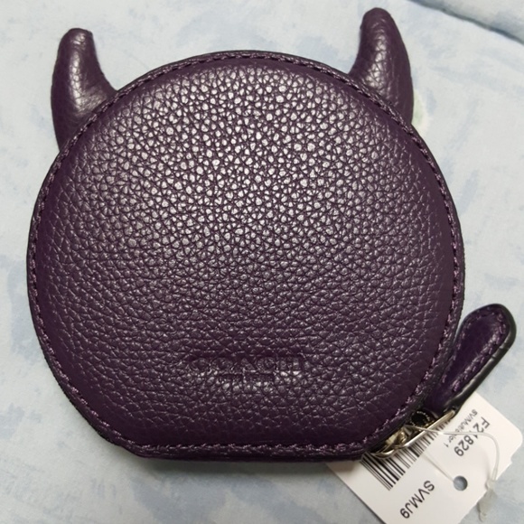 NWT Coach cheeky round coin case - Picture 3 of 6