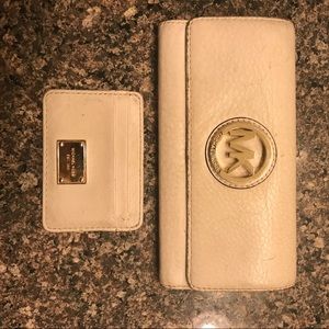 Authentic Michael Kors wallet make an offer!