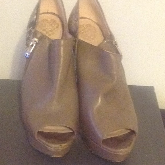 SHOES - Picture 3 of 4