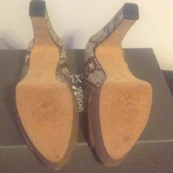 SHOES - Picture 4 of 4