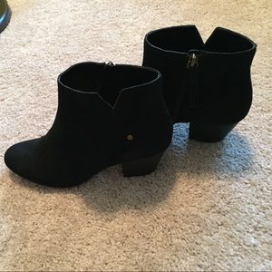 Nine West black booties