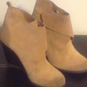 WEDGE TAN SUEDE ANKLE BOOTS