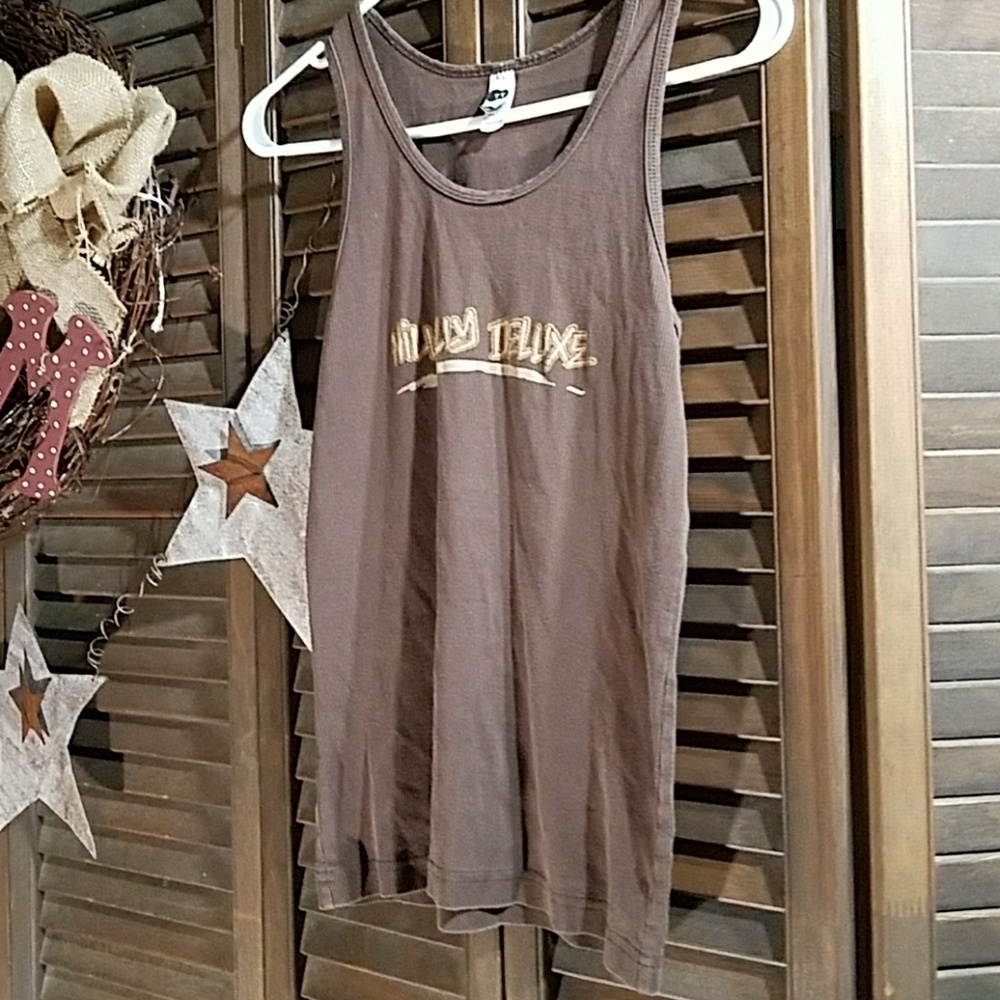 Brown hillbilly deluxe tank says large ,it's small
