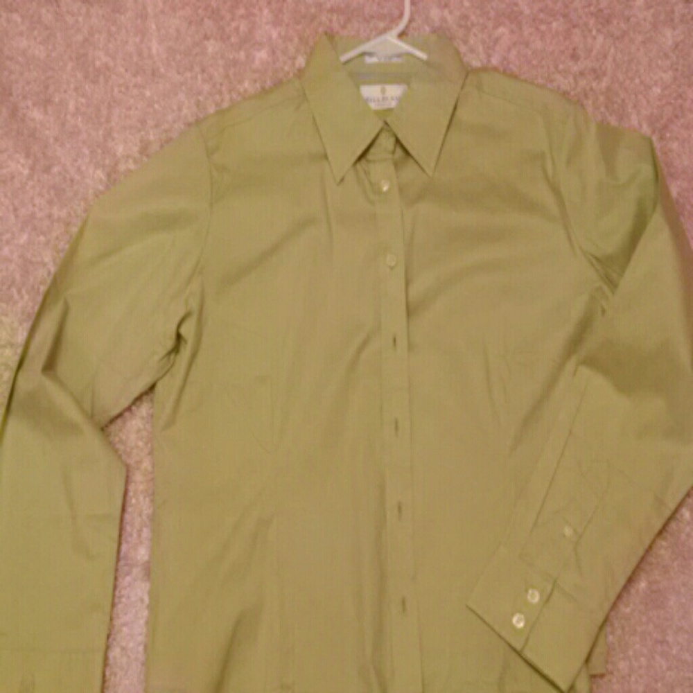 Ladies green fitted blouse