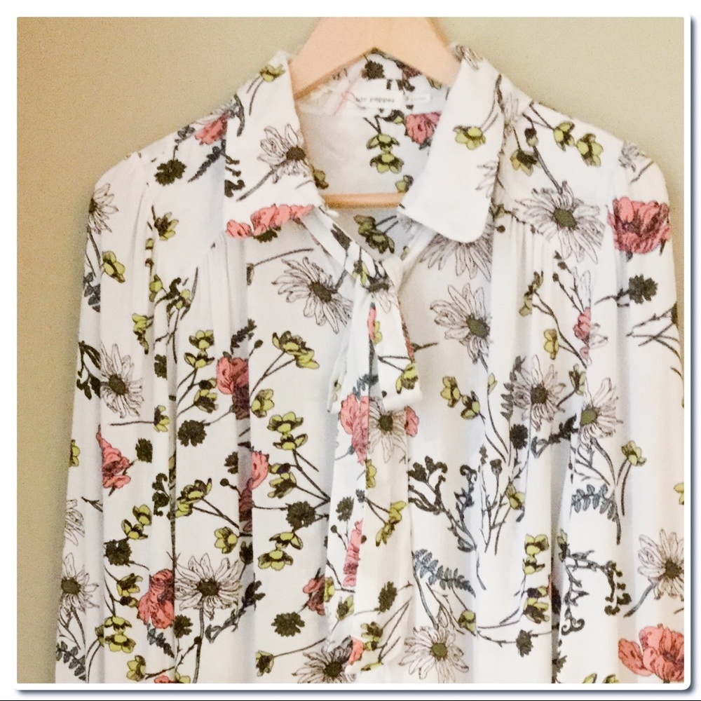 Floral  top with front tie and collar - Picture 2 of 6