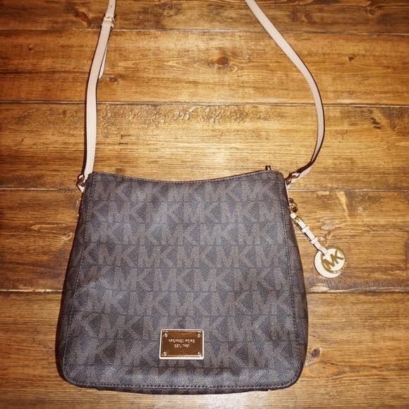 Michael Kors Handbags - Michael Kors Crossbody with Dustbag