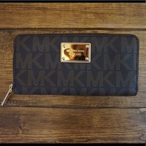 Michael Kors Wallet Like New