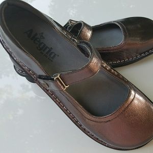 Alegria Womens Crinkle Belle Pewter Shoes