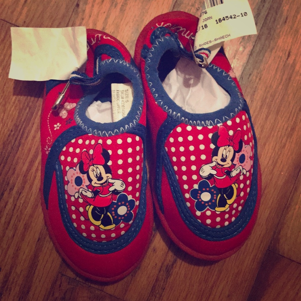 Swim shoes
