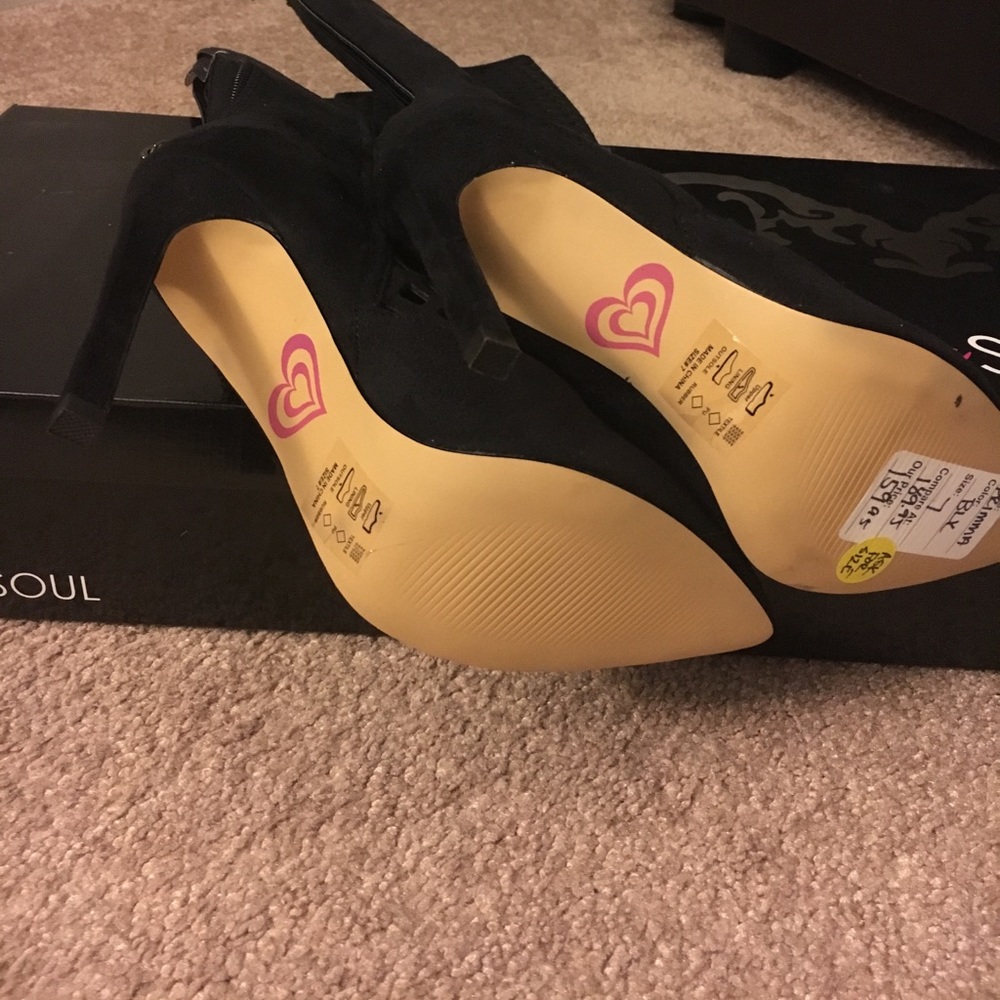 Boots - Picture 2 of 3