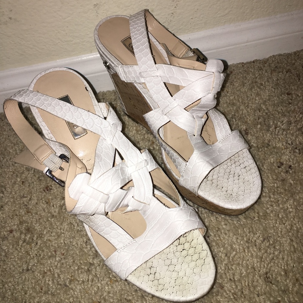 Guess white wedges