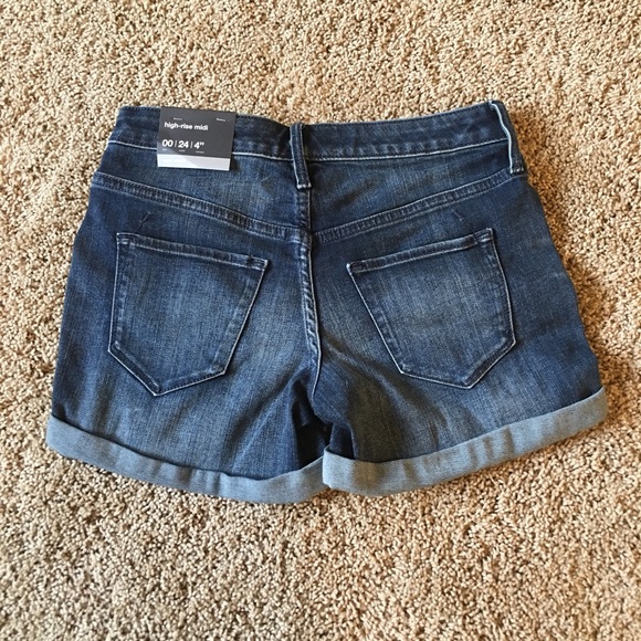 🆕 High Rise Jean Shorts - Picture 4 of 5