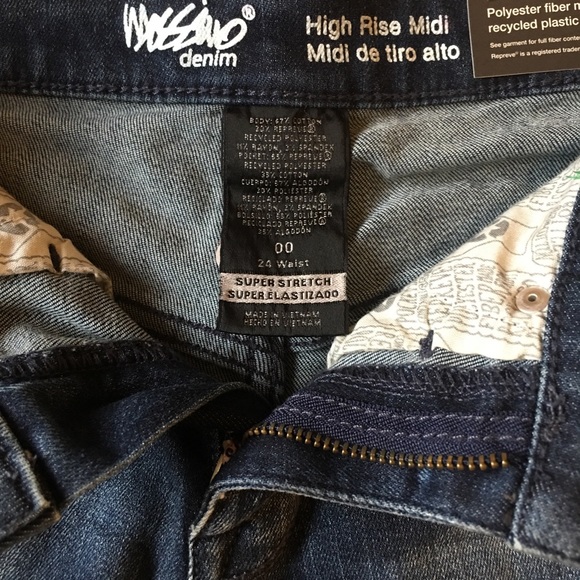 🆕 High Rise Jean Shorts - Picture 5 of 5