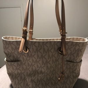 Michael Kores MK Jet Set Bag Vanilla