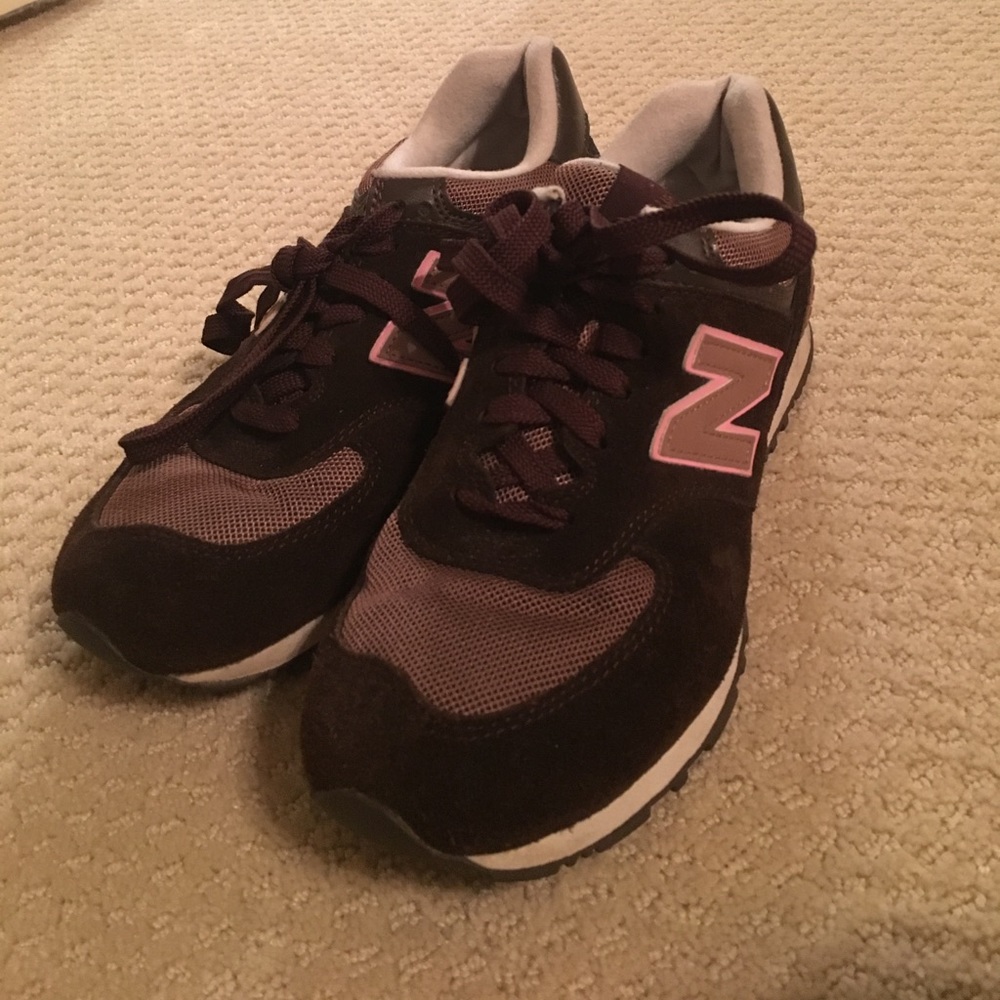 New Balance tennis shoes