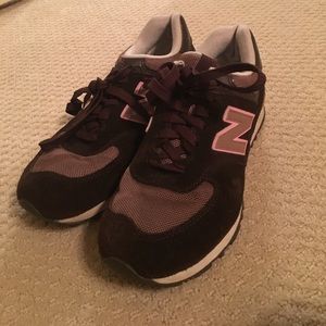 New Balance tennis shoes