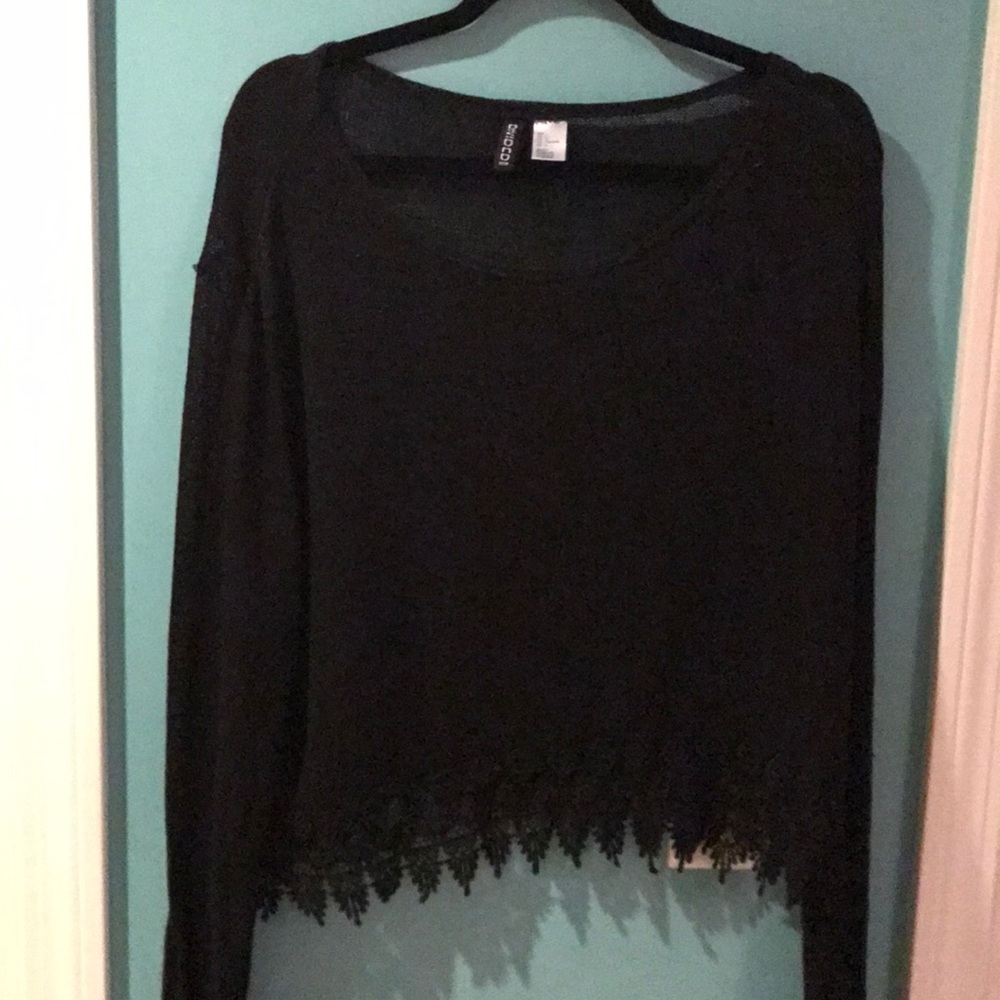 Lightweight knit embroidered detail top