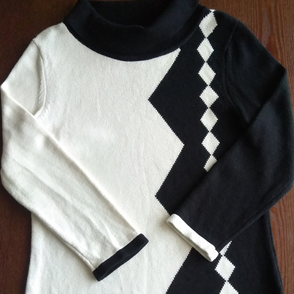 Jones New York Black and Write Turtle Neck Blouse