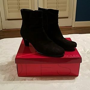 Aerosoles Black Booties Suede Size 9