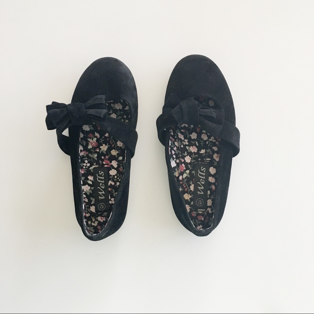 WELLS Girls Black Flats