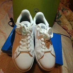 White Adidas cloudfoam