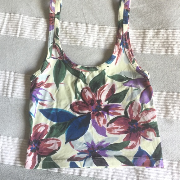 Brandy Melville Tops - Brandy Melville floral cropped stretch tank