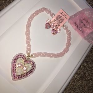 Tarina Tarantino rhinestone heart bow set