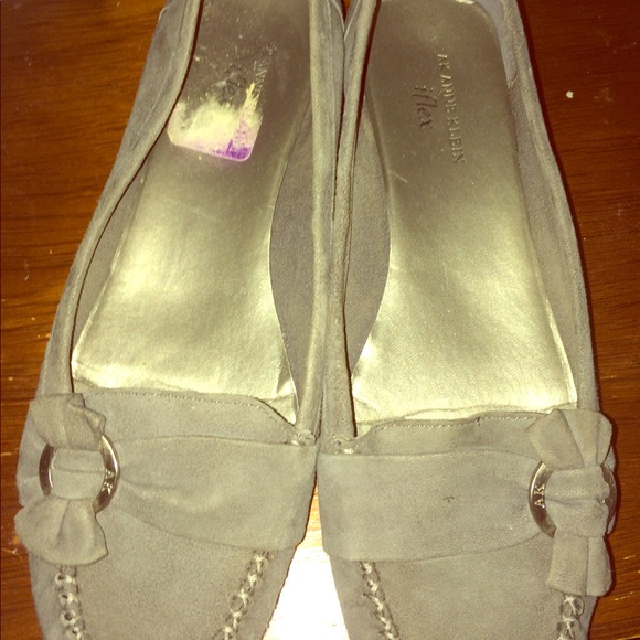 Flats - Picture 1 of 2