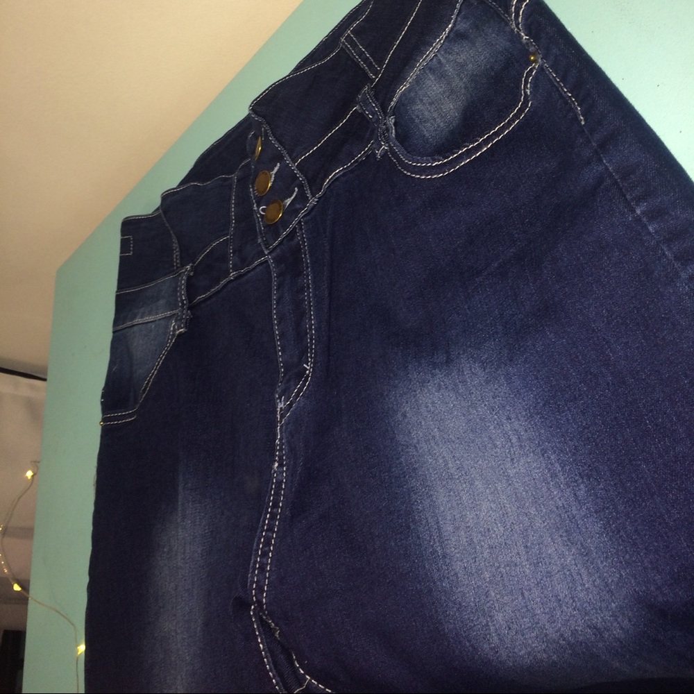 High waisted denim blue jeans