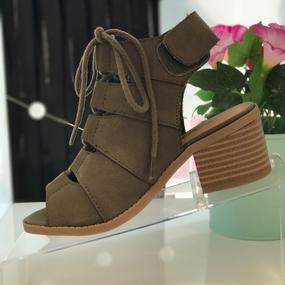Other - ✨Girls Quince Sandal✨