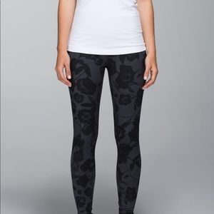 Wunder under pants *roll down