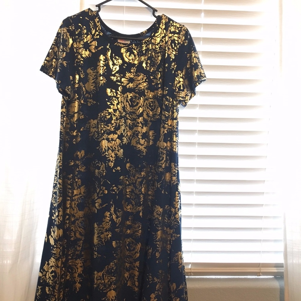NWOT Lularoe ELEGANT Carly